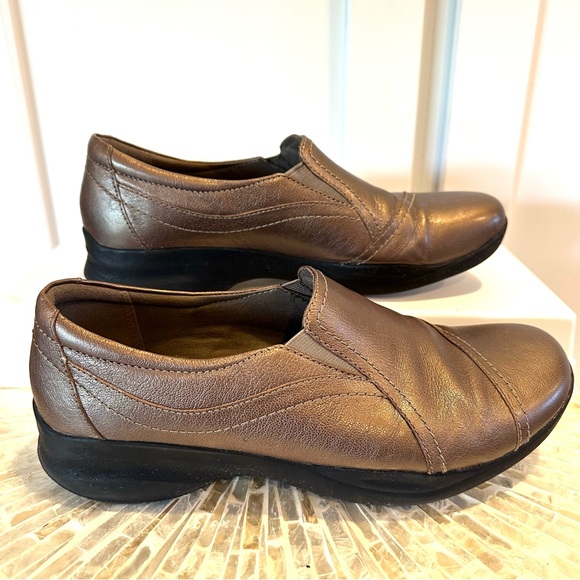 Clarks Metallic Slip On Loafer Shoe - 10M - Picture 1 of 7